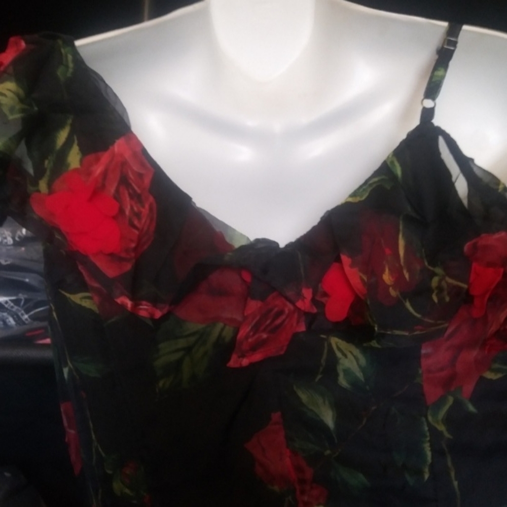 Delicate RED ROSE APPLIQUÉ MIDI - Picture 5 of 7